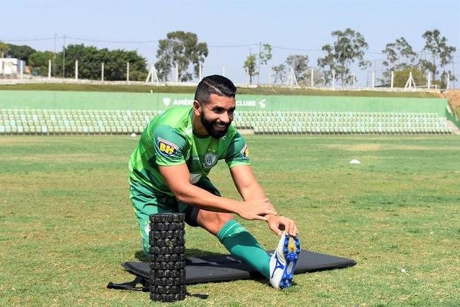 Guilherme: meia veterano tem contrato com o clube at fevereiro de 2021.