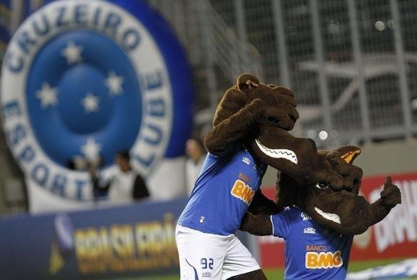 Imagens da goleada do Cruzeiro na estreia do Brasileiro
