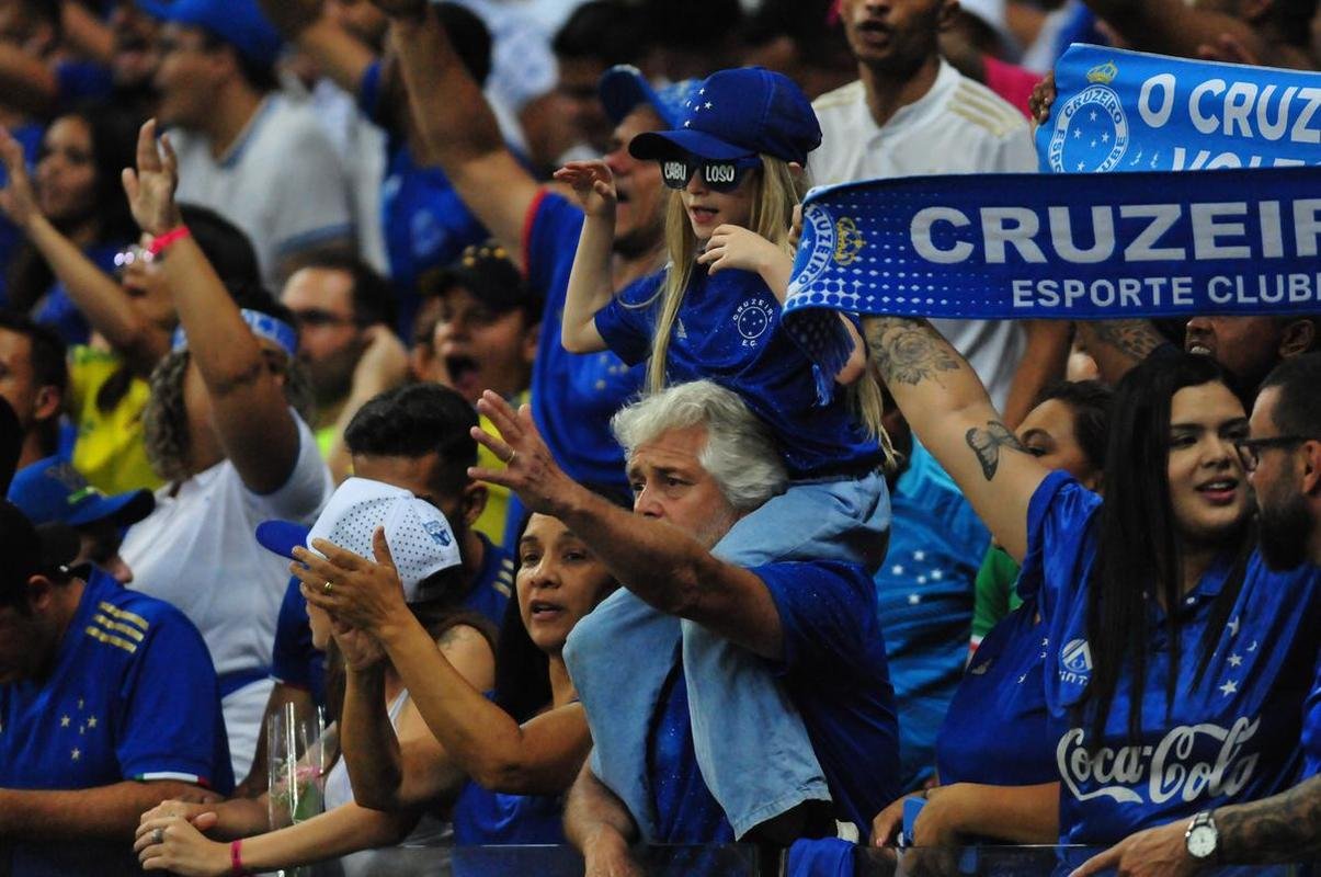Fotos da torcida do Cruzeiro no Mineiro na partida contra o Ituano pela Serie B. Foi o primeiro encontro dos cruzeirenses com o time aps a confirmao do ttulo nacional