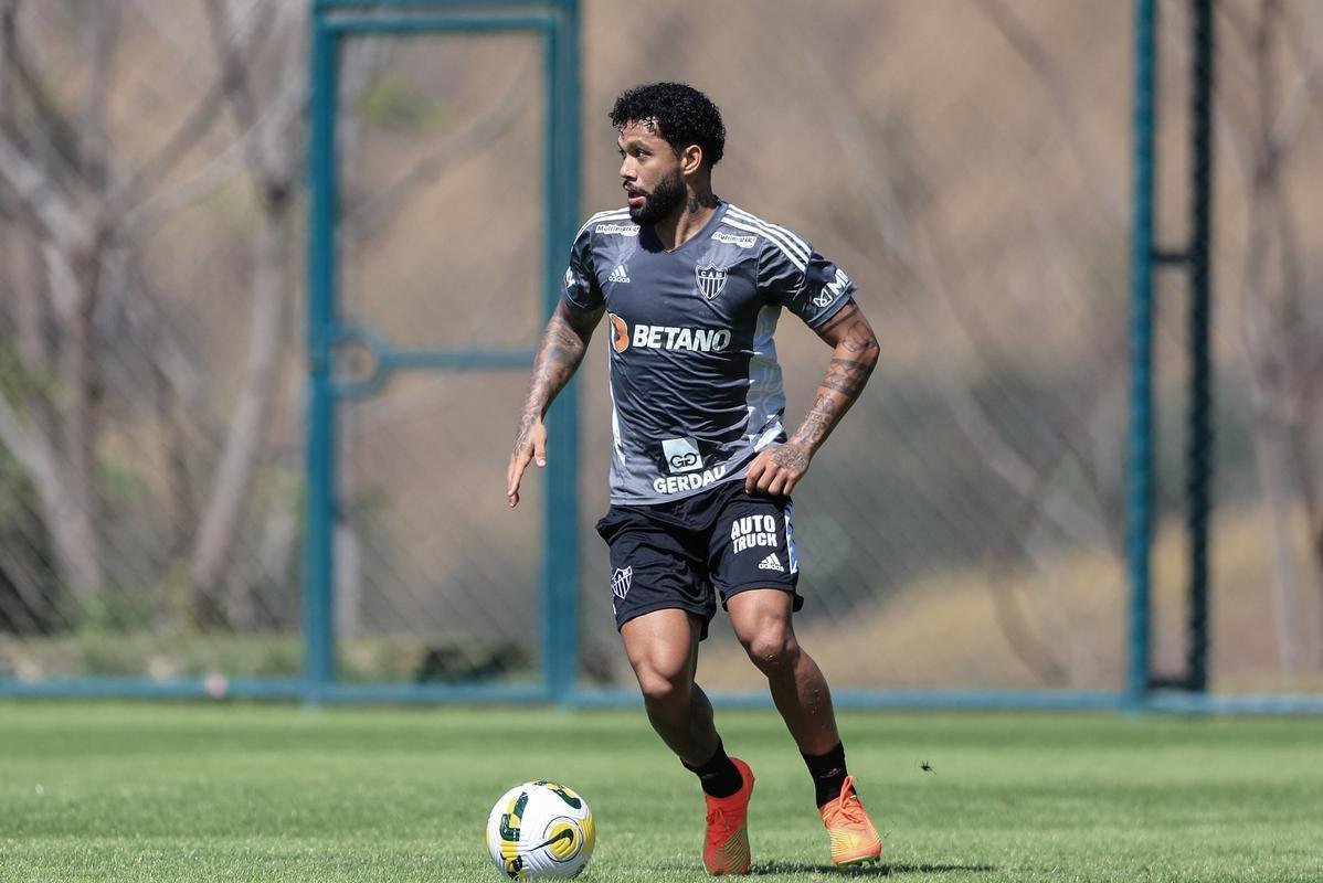 Nesta quinta-feira (28), o Atltico realizou o terceiro treino na Cidade do Galo aps o retorno de Cuca. Durante a atividade, o treinador conversou com o presidente do clube, Srgio Coelho.