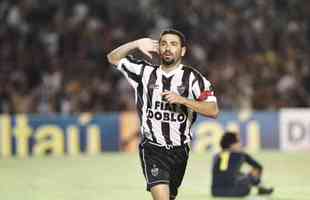 Na primeira passagem, entre 1999 e 2002, Guilherme jogou 163 vezes pelo Atlético e 111 gols marcados.
