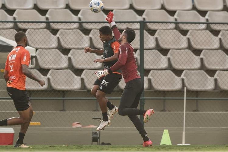 Após a eliminação na Libertadores diante do Palmeiras, jogadores do Atlético se reapresentaram na Cidade do Galo e realizaram treinamento visando o duelo contra o Internacional, pelo Campeonato Brasileiro