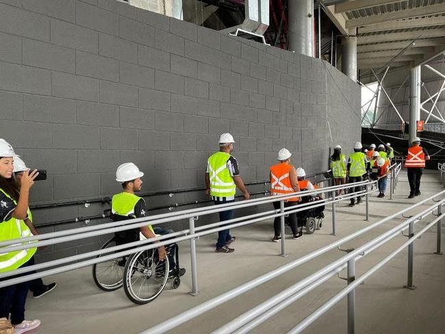 Fotos da visita feita por pessoas com deficincia na Arena MRV, nesta quinta-feira (9/2)
