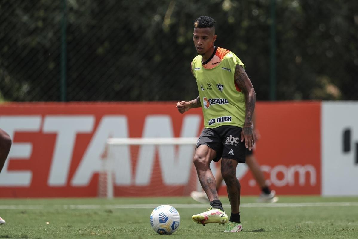 Aps a vitria por 2 a 1 sobre o Cuiab, neste domingo (24), pelo Campeonato Brasileiro, o elenco do Atltico se reapresentou e treinou na tarde desta segunda-feira (25), na Cidade do Galo, em Vespasiano. As atividades visaram o duelo de volta da semifinal da Copa do Brasil, contra o Fortaleza, que ocorrer na quarta-feira (27). Por ter vencido o jogo de ida por 4 a 0, no Mineiro, o Galo tem vaga encaminhada na deciso do principal torneio mata-mata do pas.