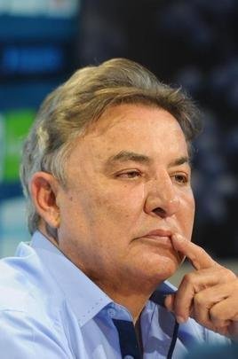 Novo gestor de futebol do Cruzeiro, Zez Perrella deu entrevista nesta sexta-feira, na Toca da Raposa II