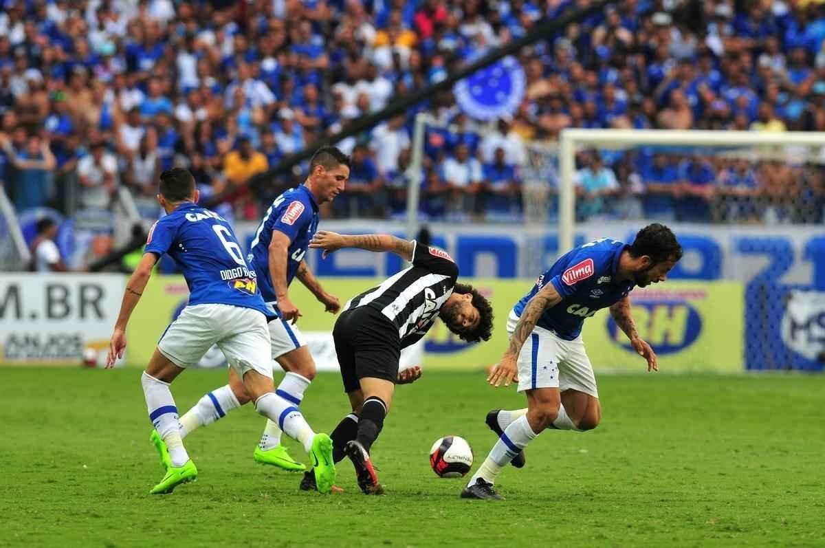 Cruzeiro confirmou vitria no segundo tempo com gol de Arrascaeta; Elias ainda diminuiu para o Galo