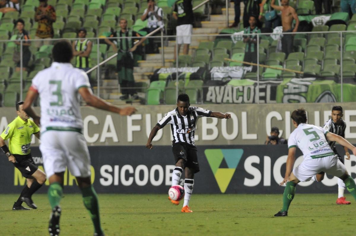 Imagens do clssico de ida da semifinal do Mineiro, entre Atltico e Amrica, no Independncia