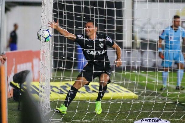 Na Vila Belmiro, Atlético é derrotado pelo Santos por 3 a 2, pela 37ª rodada do Campeonato Brasileiro