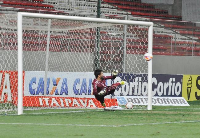 Imagens do jogo entre América e Mogi Mirim no Independência