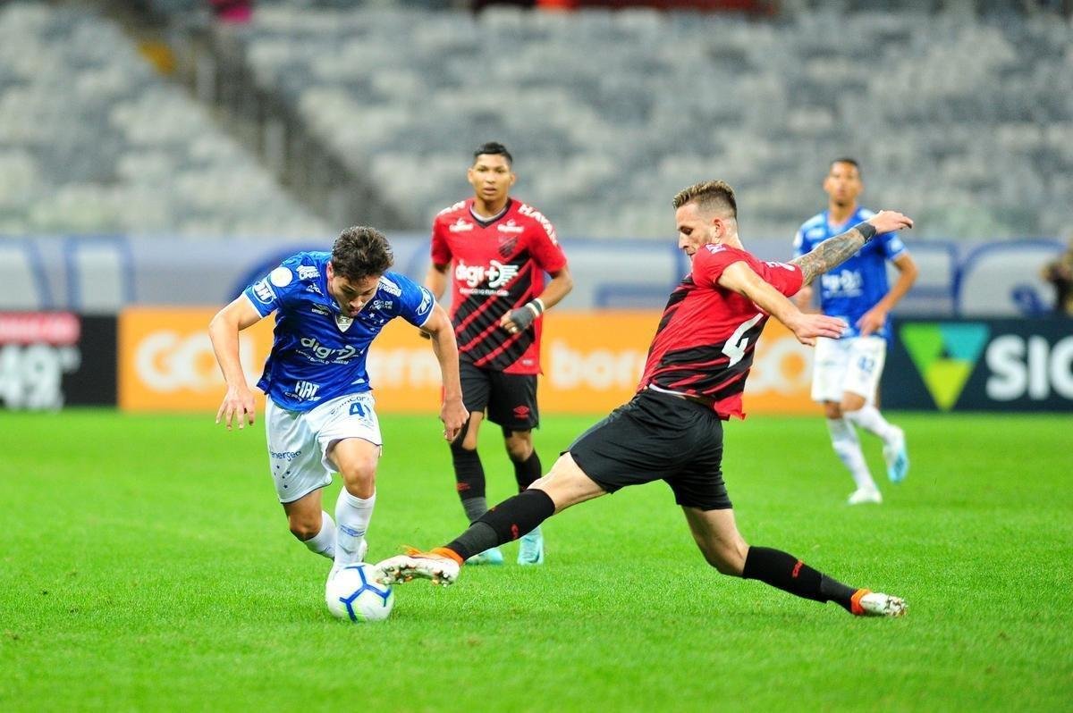 Lances do segundo tempo do jogo entre Cruzeiro e Athletico, no Mineiro, pelo Brasileiro