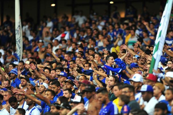 Rafinha entrou na etapa final, 'voou em campo' e marcou os dois gols que fecharam a vitria