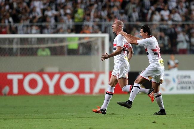 18/05/2016: zagueiro Maicon comemora o gol que eliminou o Atltico nas quartas de final da Libertadores. Partida no Independncia teve vitria do Atltico por 2 a 1, mas queda alvinegra pelo critrio do gol qualificado.