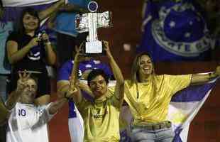 Torcida do Cruzeiro dentro do Barrado, jogo que marcou o tricampeonato brasileiro