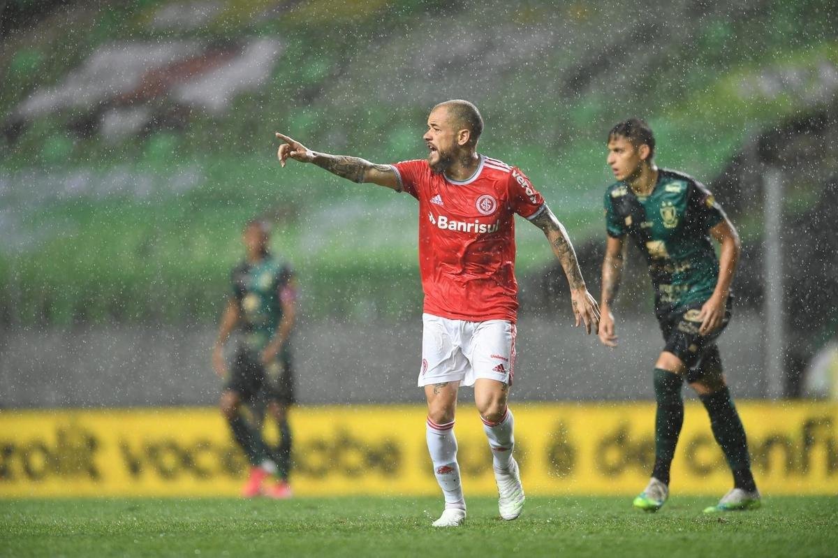 Fotos do jogo entre Amrica e Internacional, no Independncia, em Belo Horizonte, pelas quartas de final da Copa do Brasil