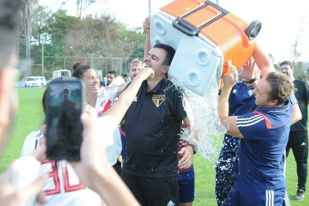 Após vencer Cruzeiro por 4 a 0 no jogo de ida, São Paulo empatou a volta por 1 a 1 e ficou com o título do Campeonato Brasileiro Feminino A2