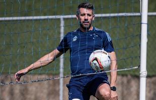 Fotos do treino do Cruzeiro nesta quinta-feira (4), na Toca da Raposa II, em Belo Horizonte. Time celeste enfrentar o Tombense no sbado, s 19h, no Mineiro, pela Srie B.