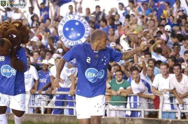 A diferena em relao  deciso do ano anterior era que a vantagem agora era do Galo. Mas a Raposa, ainda sob o comando de Adlson Batista, repetiu o placar do jogo de ida de 2008. O primeiro tempo teve apenas um gol, marcado por Klber j aos 39min. Na etapa final, Leonardo Silva e Jonathan, duas vezes cada, fizeram o time celeste repetir a maior goleada na histria dos clssicos no Gigante da Pampulha.