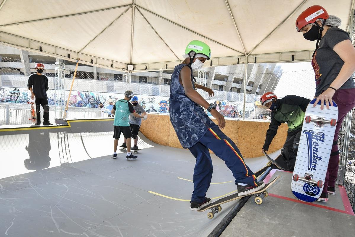 Esplanada do Mineiro tem aulas gratuitas de skate