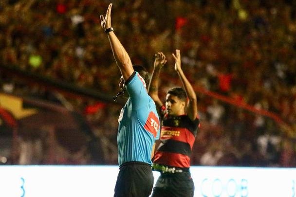 Em campo, Sport e Criciúma se enfrentam pela 34ª rodada da Série B