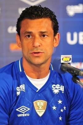 Fred foi apresentado no Cruzeiro pelo presidente Wagner Pires de S e pelo vice Itair Machado