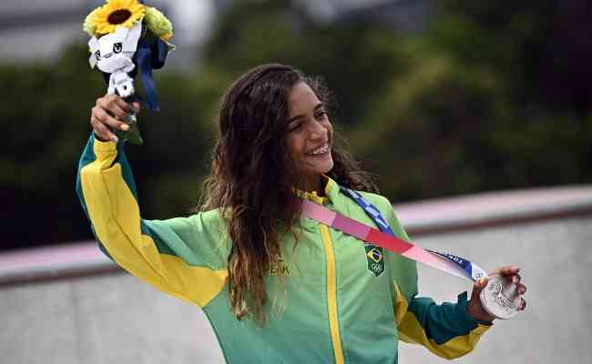 Rayssa Leal comemora histrica medalha de prata nos Jogos de Tquio 