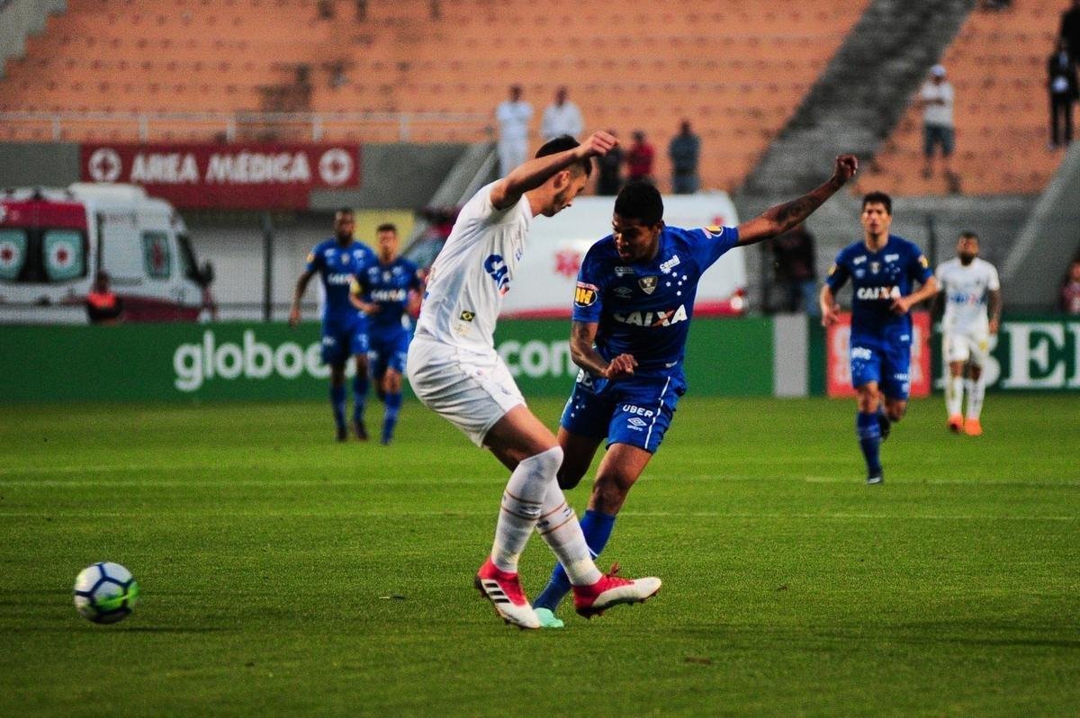 Fotos da vitria do Cruzeiro sobre o Santos, por 1 a 0, no Pacaembu, com gol de Bruno Silva