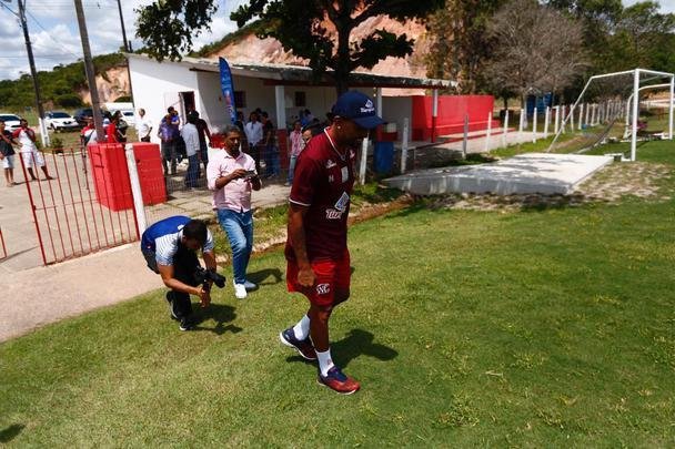 Atacante Kieza foi apresentado em sua terceira passagem no Nutico. Chegando ao clube como maior contratao alvirrubra da temporada, ele vestir a camisa 9 do Timbu.