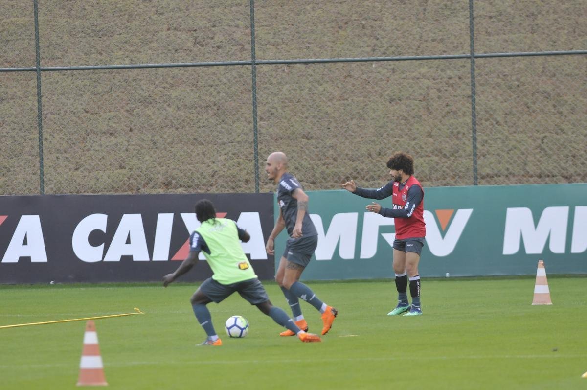 Yimmi Char, David Terans e Denlson participaram do treino em campo pela primeira vez