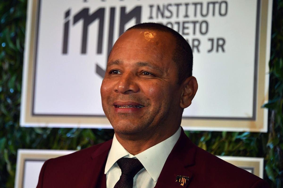 Neymar 'pai' no evento beneficente do instituto que leva o nome do craque