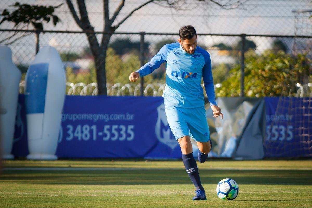 Cruzeiro encerrou preparao para jogo com Palmeiras em treino fechado na Toca da Raposa II