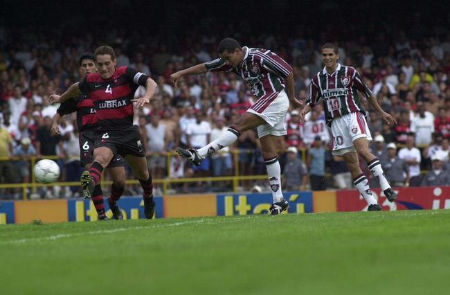 2000: no retorno à Série A, o Fluminense não fez boa temporada, sendo eliminado nas quartas de final da Copa do Brasil e nas oitavas do Campeonato Brasileiro