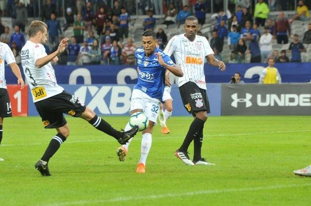 Fotos de Cruzeiro x Corinthians, no Mineiro, pela oitava rodada do Campeonato Brasileiro