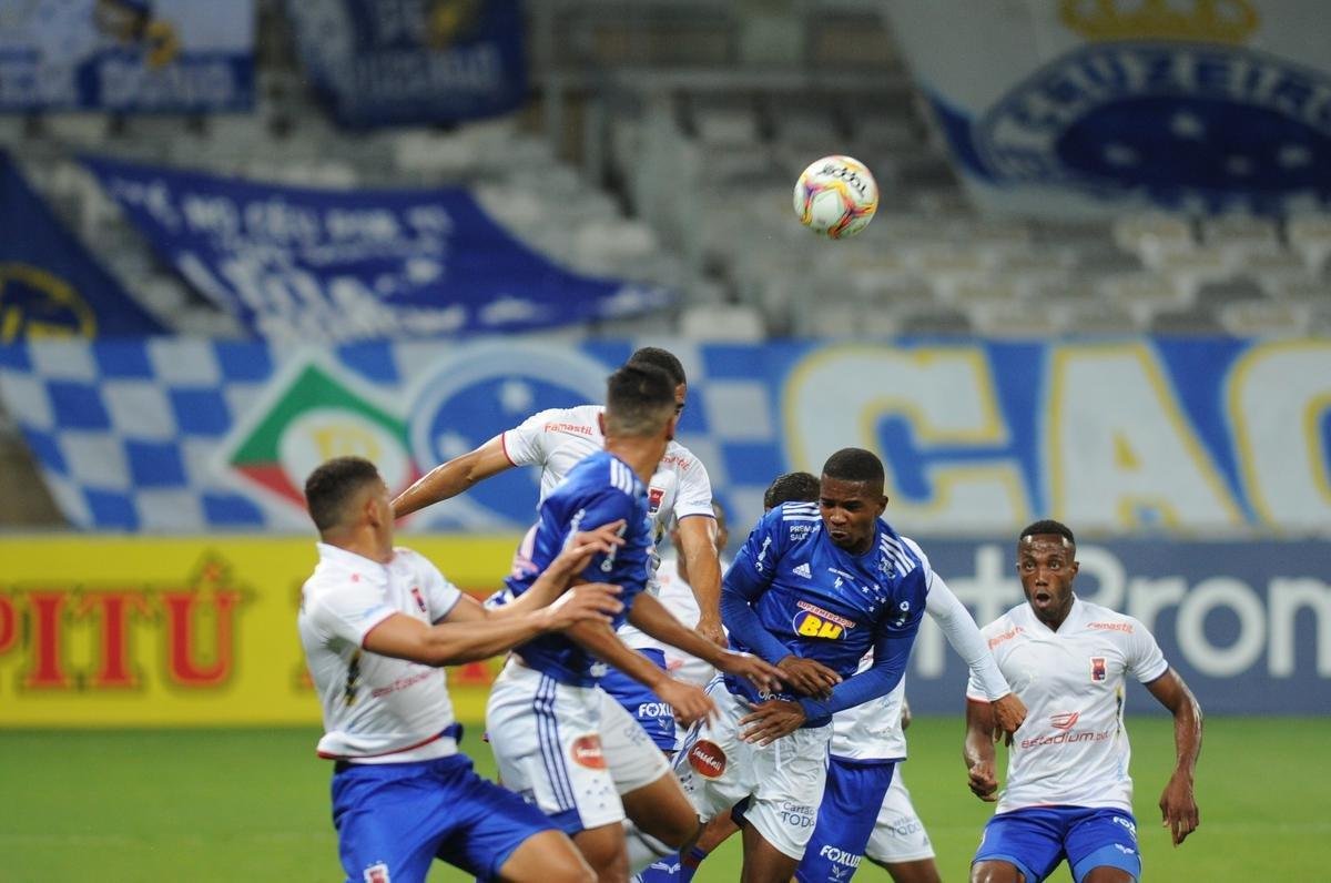 Fotos do jogo entre Cruzeiro e Paran Clube, no Mineiro, em Belo Horizonte, pela 19 rodada da Srie B do Campeonato Brasileiro