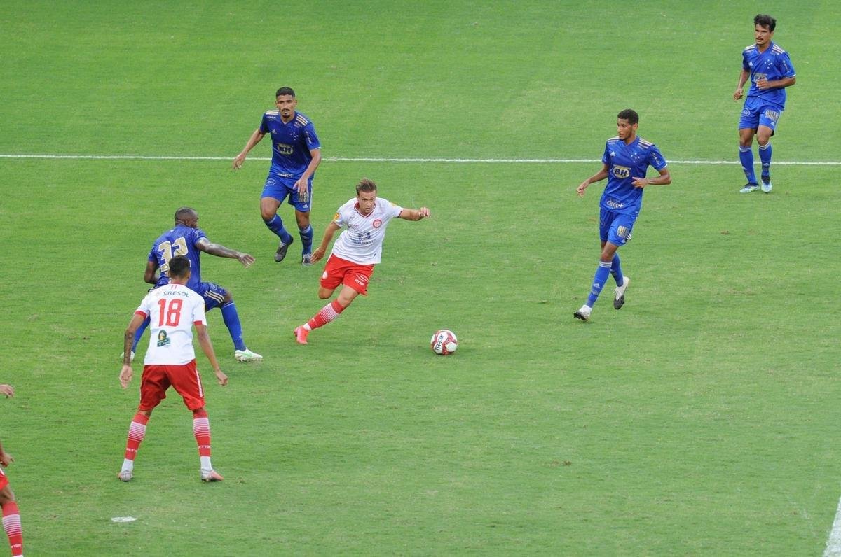 Fotos do empate por 0 a 0 entre Cruzeiro e Tombense, no Mineiro, em Belo Horizonte, pela sexta rodada do Campeonato Mineiro de 2021. Goleiro cruzeirense Fbio pegou um pnalti cobrado por Paulinho Dias e evitou o revs.