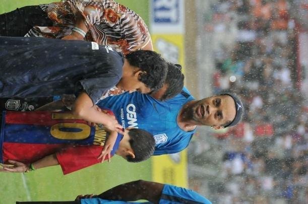 Fotos do 'Game of Dreams', jogo festivo dos Amigos do Ronaldinho contra os Amigos do Penta