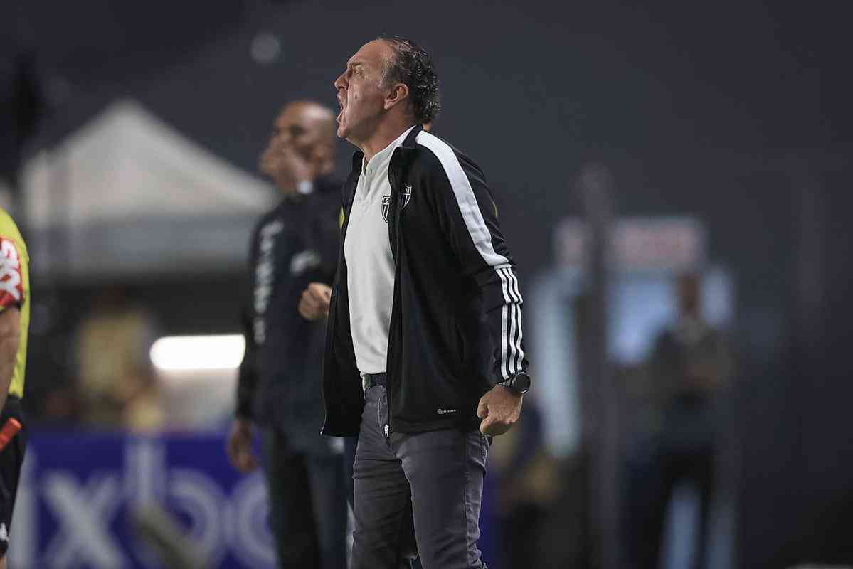 Fotos do jogo entre Santos e Atltico na Vila Belmiro, em Santos, pela 30 rodada do Campeonato Brasileiro