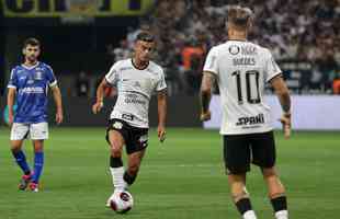 17 Corinthians - 15 jogos, com 7 vitrias, 5 empates e 3 derrotas (57,7% de aproveitamento)