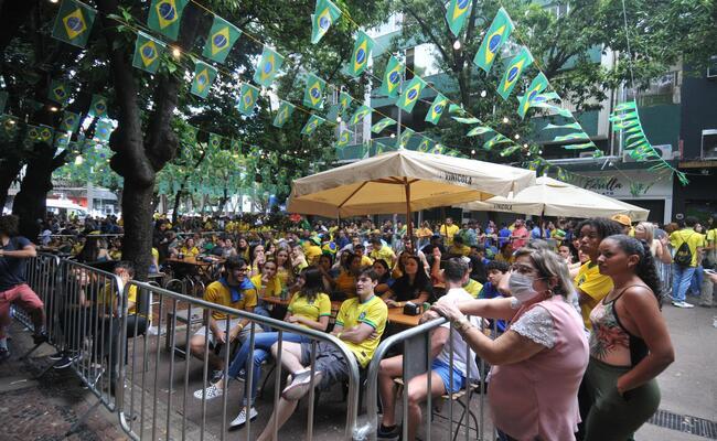 Torcedores concentrados na partida entre Brasil e Srvia, pela Copa do Mundo no Catar