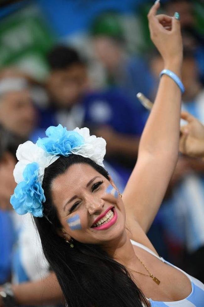 Torcedores de Argentina e Austrlia, que se enfrentaram pelas oitavas de final da Copa do Mundo