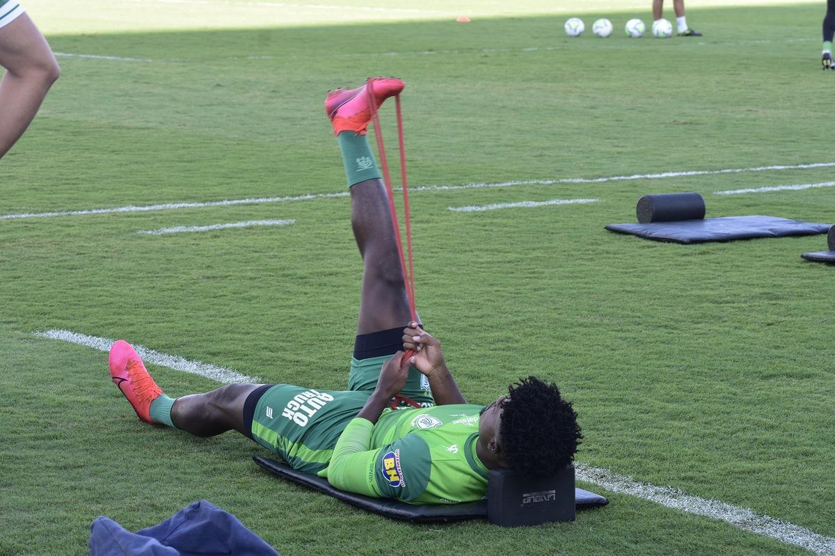 Nesta semana, o Amrica treinou no Estdio Governador Ernani Styro, em Campina Grande, na Paraba. As atividades comandadas pelo tcnico Lisca visaram o confronto contra o Treze-PB, pela primeira fase da Copa do Brasil. A partida ser realizada nesta quinta-feira (18), s 16h, no Estdio Presidente Vargas, tambm em Campina Grande.