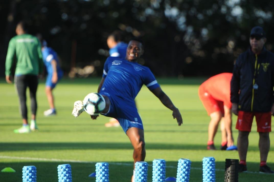 Seleo Equatoriana realizou primeiro treinamento na Toca da Raposa II nesta quinta-feira