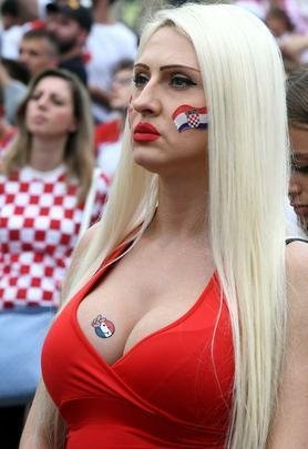 Reaes da torcida croata em Zagreb depois da perda do ttulo da Copa do Mundo para a Frana