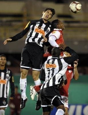 O Galo voltou ao estdio em 2010. Na disputa da Copa Sul-Americana, o Atltico visitou o Independiente Santa Fe. Depois da vitria em casa, por 2 a 0, o time mineiro entrou em campo com uma equipe alternativa e perdeu por 1 a 0, gol de Flix Noguera. O alvinegro se classificou s quartas de final.