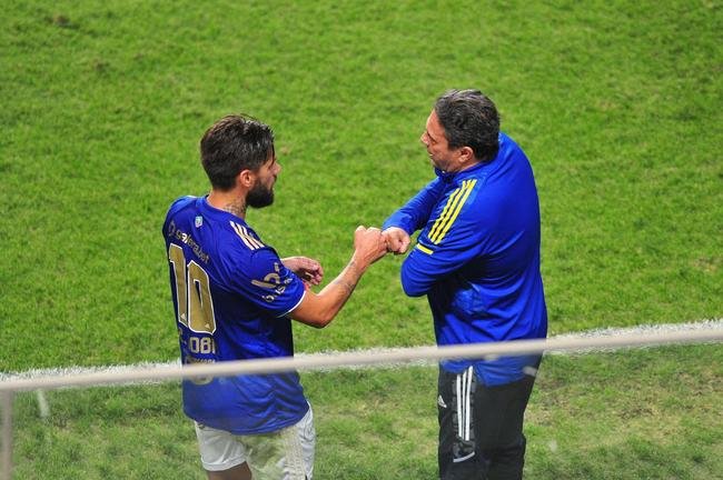 Fotos do duelo entre Cruzeiro e Vitria, no Independncia, em Belo Horizonte, pela 17 rodada da Srie B do Campeonato Brasileiro