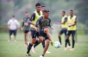 Imagens do primeiro treino de Eduardo Vargas pelo Atltico