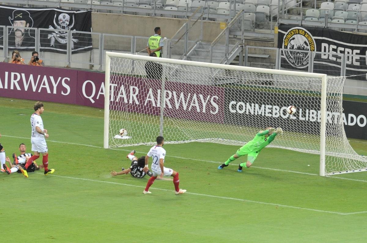 Fotos do duelo entre Atltico e Cerro Porteo, no Mineiro, pelo Grupo E da Copa Libertadores