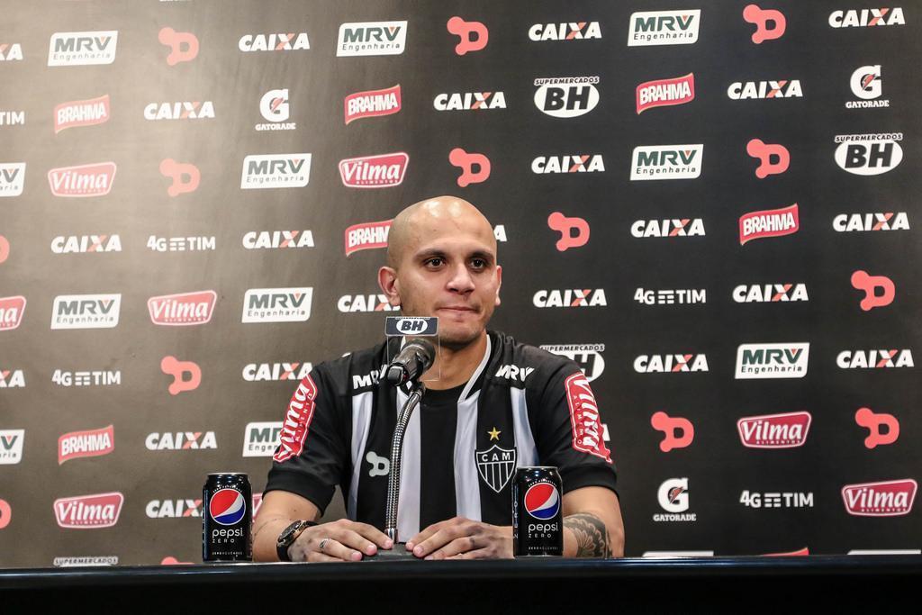 Fábio Santos - lateral-esquerdo