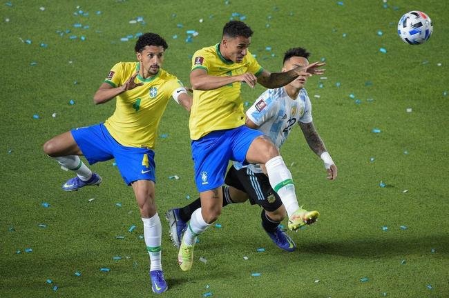 Sem Neymar, Brasil encarou a Argentina em clssico agitado pelas Eliminatrias