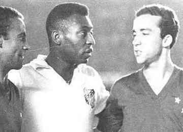 Rei do Futebol morreu nesta quinta-feira (29/12), aos 82 anos; Raposa homenageou o ex-camisa 10 do Santos e da Seleção Brasileira em seus perfil oficial
