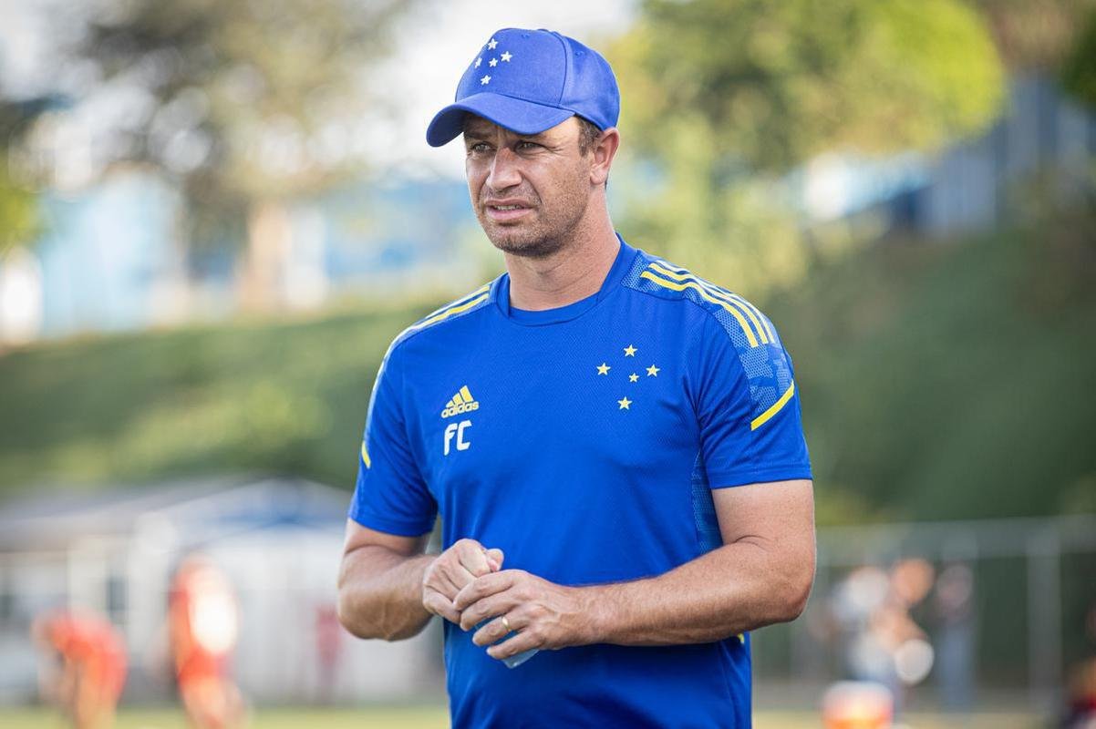 Fotos do jogo-treino entre Cruzeiro e Boa Esporte, disputado na Toca da Raposa II, em Belo Horizonte. Time celeste venceu por 2 a 0, com gols de Stnio